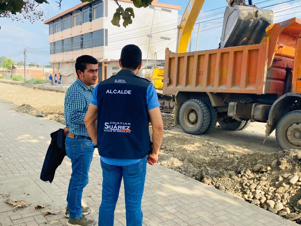 Excavación inicia en Jaime Ortiz, Naranjito, para asfaltar calle