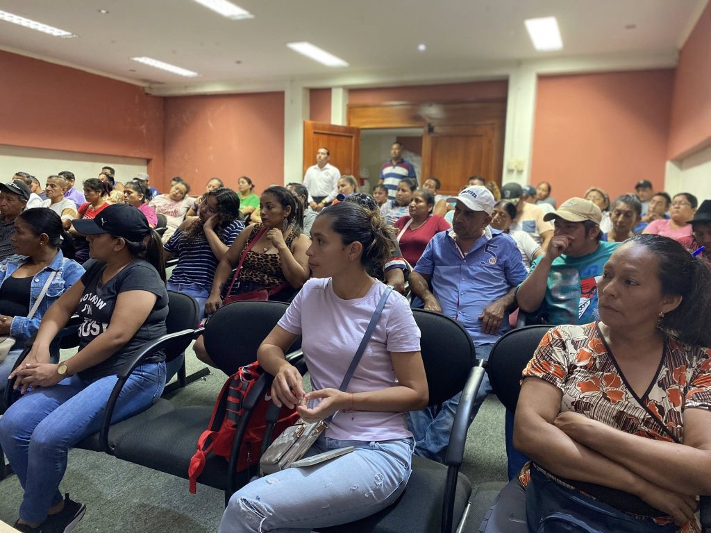 Naranjito revisa tarifas del Nuevo Mercado en mesa con comerciantes