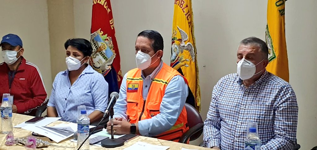 Caída de ceniza volcánica afecta a 32 cantones en Guayas, Manabí y otras provincias