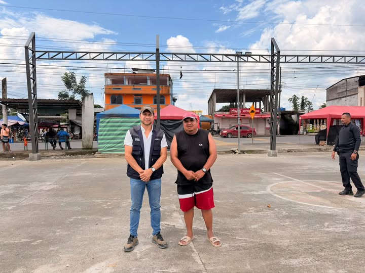 Alcaldía de Naranjito inspecciona cubiertas metálicas en tres recintos