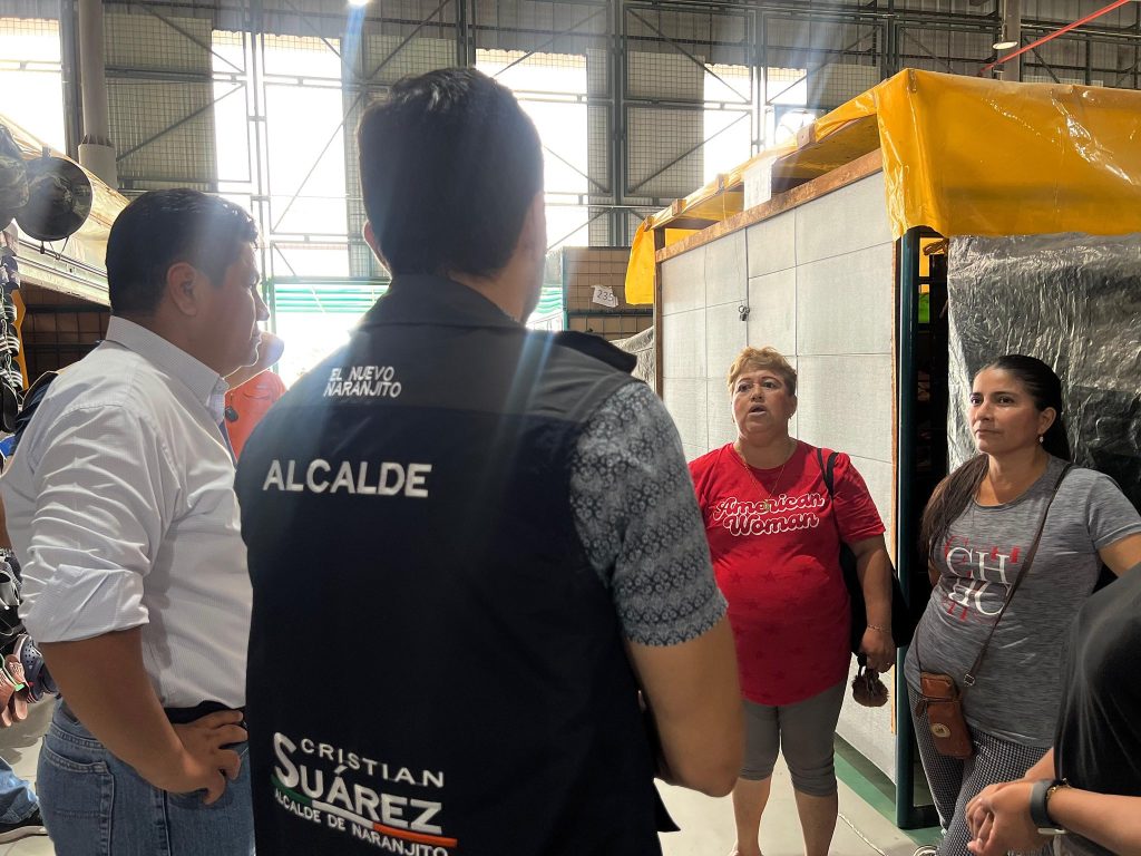 Comisaría Municipal y POLCO limpian el Mercado de Naranjito