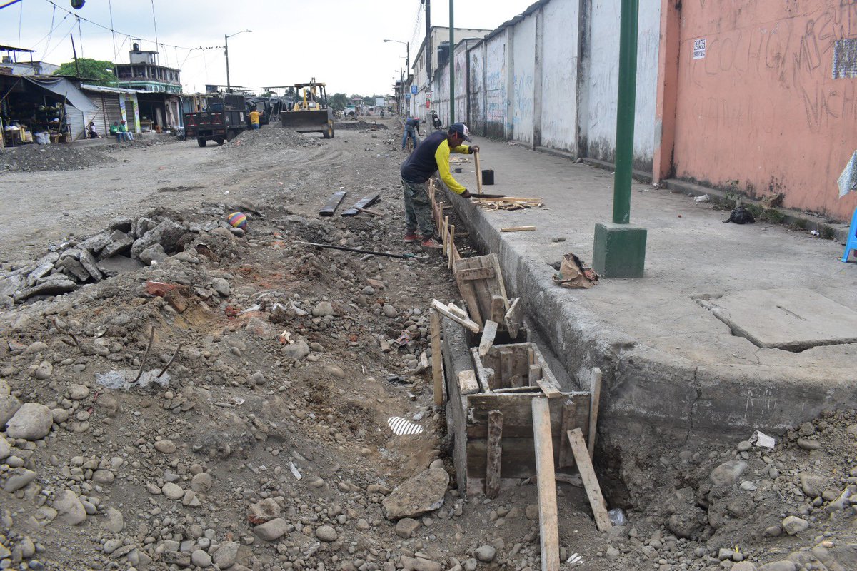 Obras en avenida Quito mejoran drenaje en Naranjito