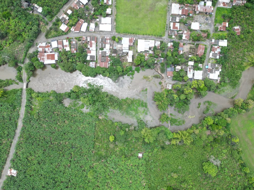 Alcaldía de Naranjito entrega ayuda humanitaria en El Porvenir tras lluvias