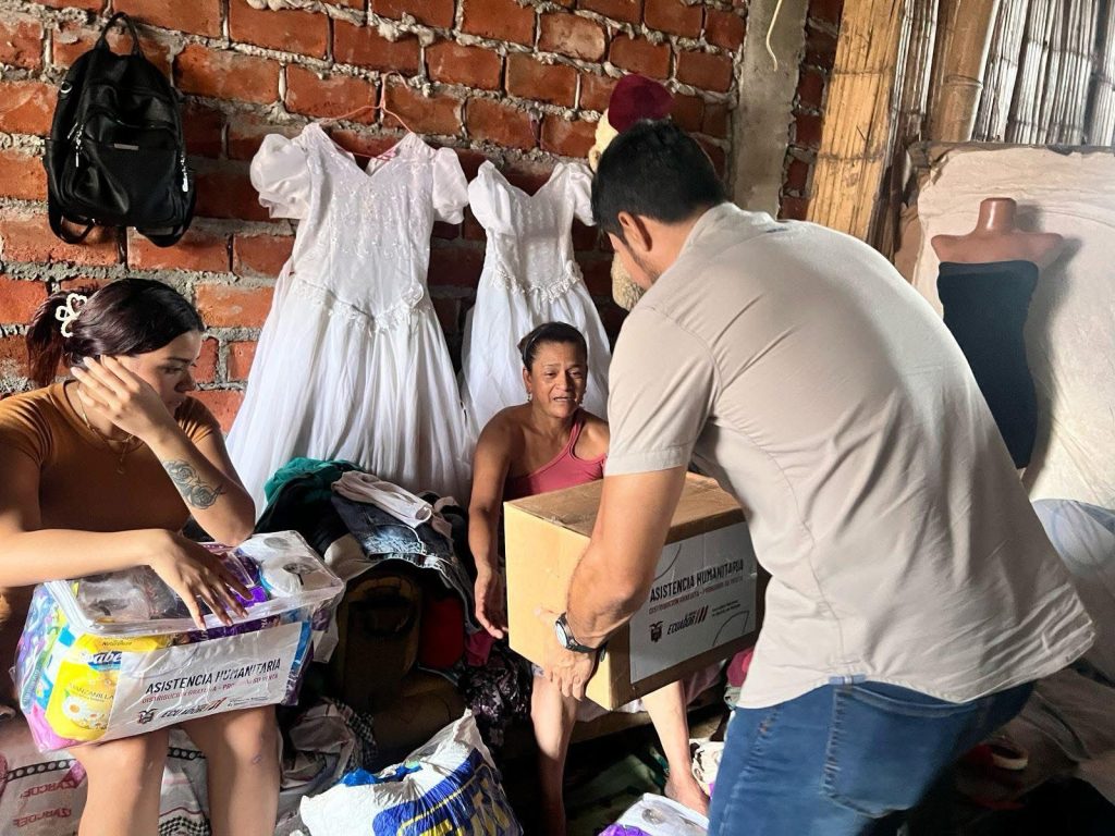 Municipio de Naranjito entrega kits humanitarios tras la tempestad del 7 de abril