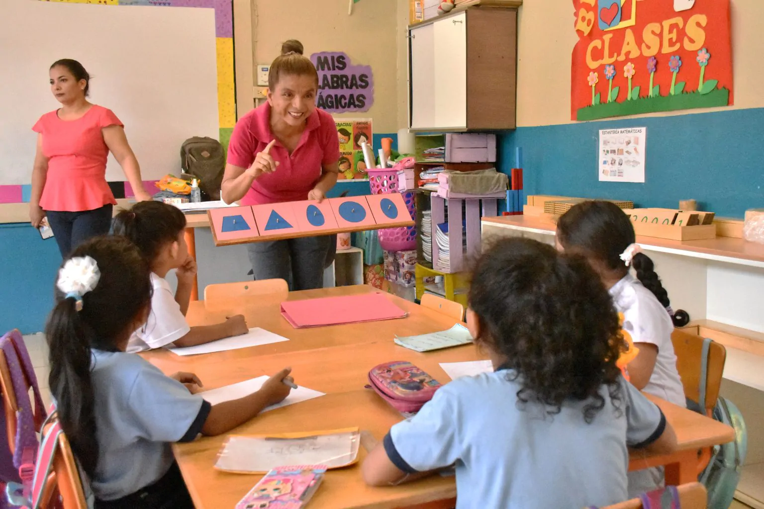 Prefectura del Guayas inicia obra en 48 escuelas con método Montessori