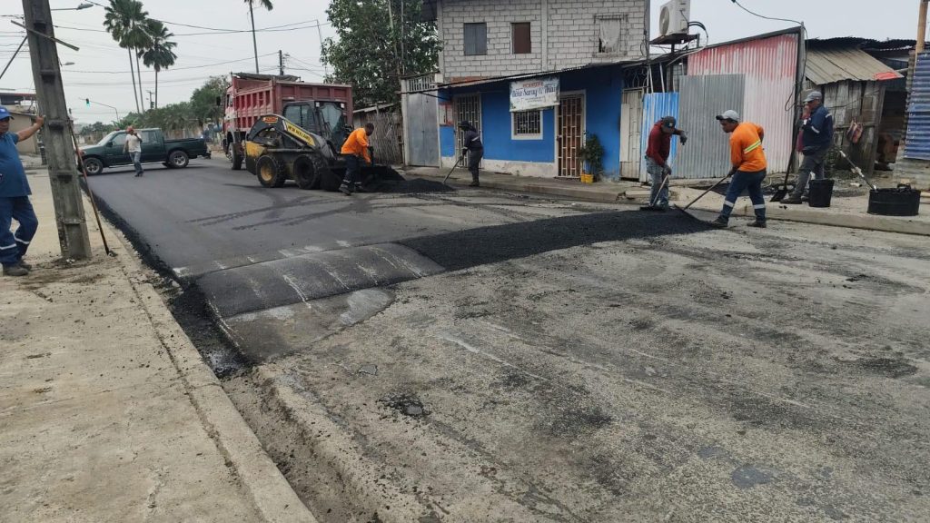 Alcaldía de Naranjito construye muros rompevelocidades en cuatro ciudadelas