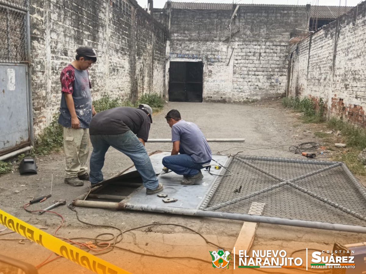 Mantenimiento en puerta del Mercado Central de Naranjito