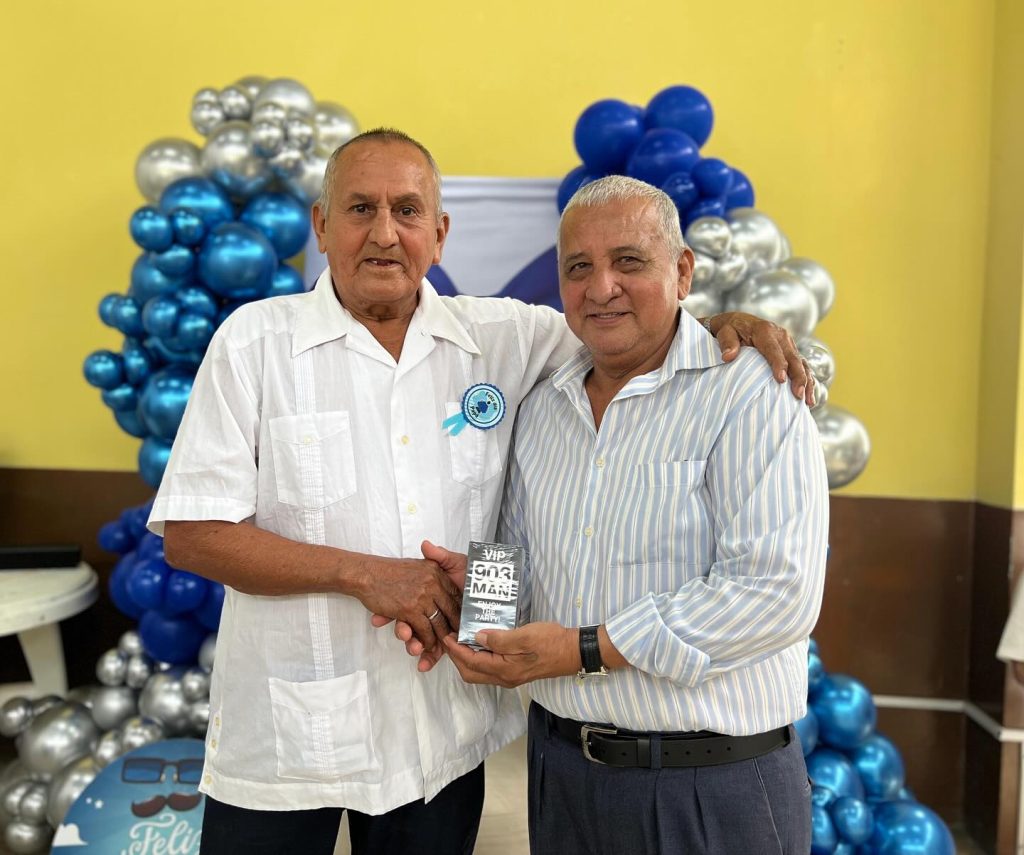 Homenaje a los padres en Naranjito con el Dr. Cristian Suárez