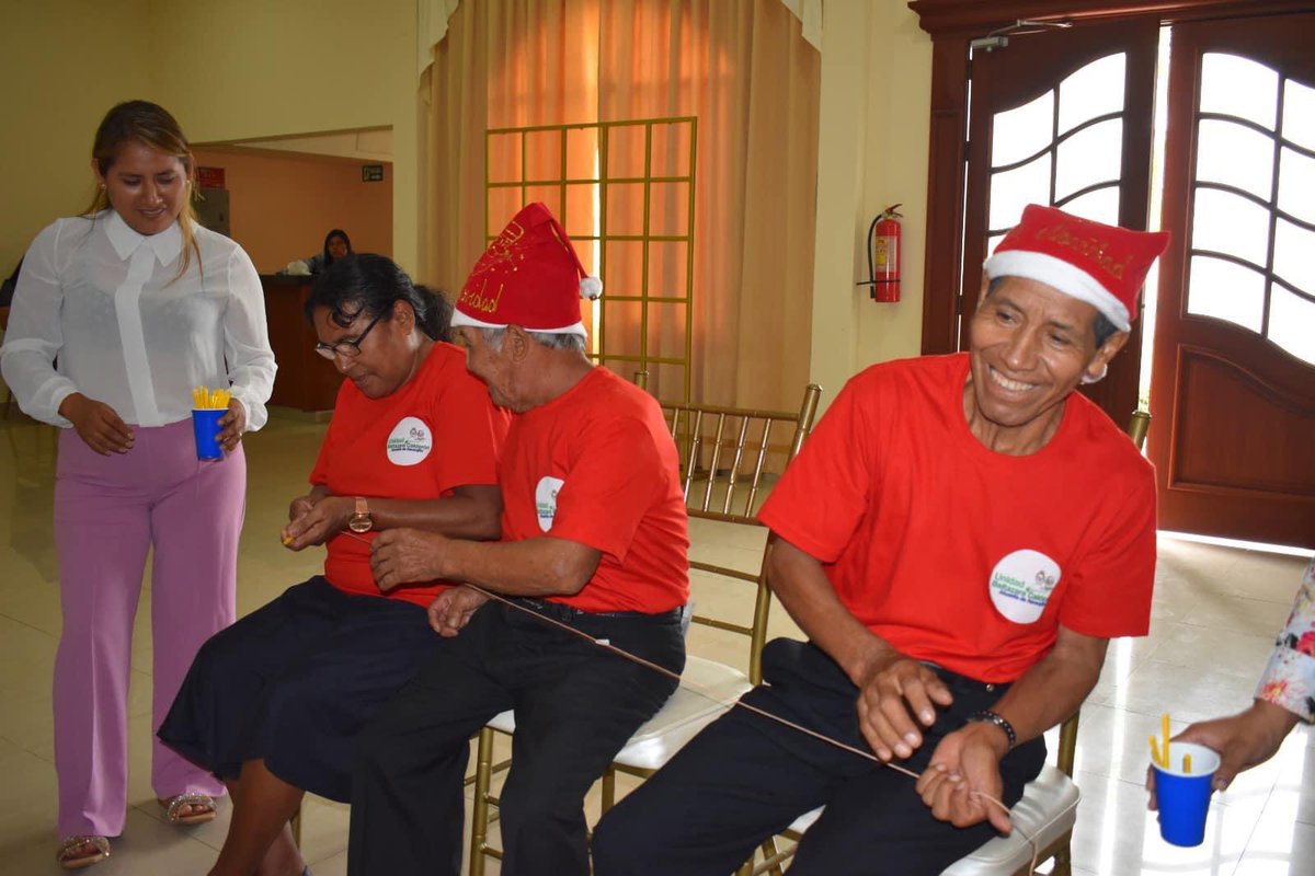 Adultos mayores de Naranjito vivieron una tarde especial en Navidad
