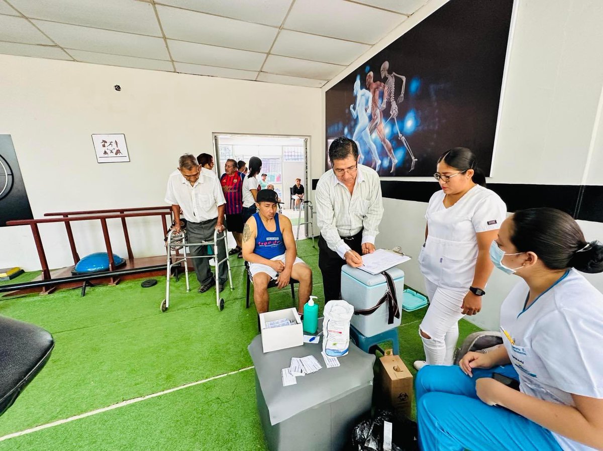 Campaña de vacunación contra influenza y COVID en Naranjito
